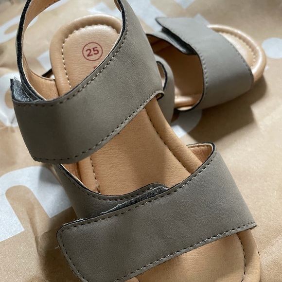 SEEDS new unisex sandals - Picture 3 of 3